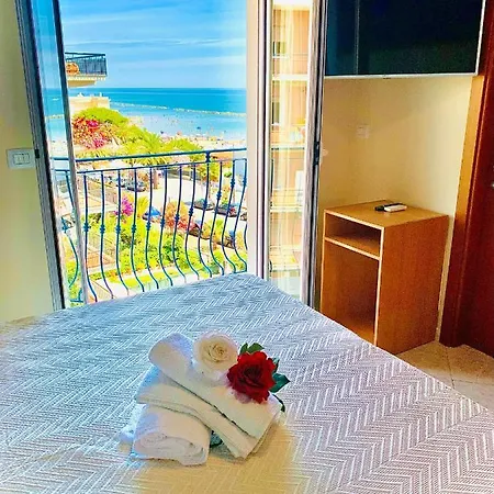 Ambassador Hotel 3*