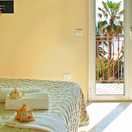 Ambassador Hotel 3*