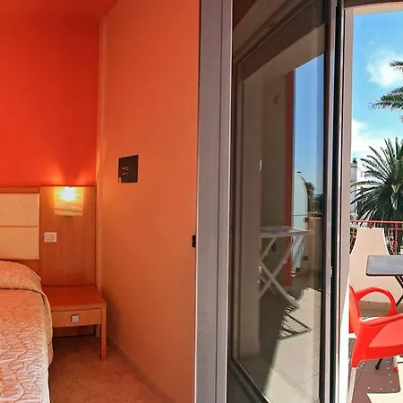 Ambassador Hotel 3*