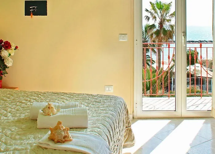 Ambassador Hotel 3*