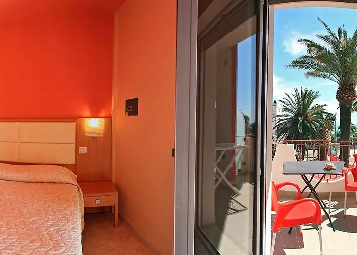 Ambassador Hotel 3*